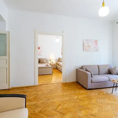 Spacious Near Dancing House & Wenceslas Square * Prague