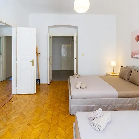 Spacious Near Dancing House & Wenceslas Square * Praga