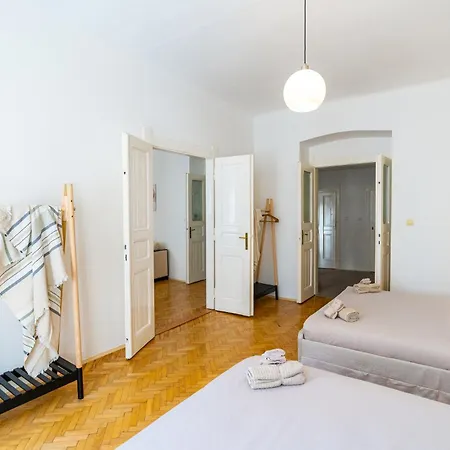 Appartement Spacious Near Dancing House & Wenceslas Square *