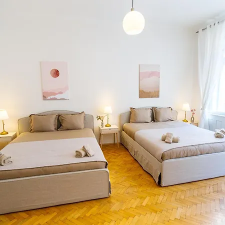 Spacious Near Dancing House & Wenceslas Square Apartamento *
