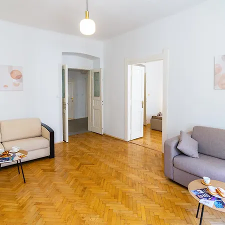 Appartement Spacious Near Dancing House & Wenceslas Square
