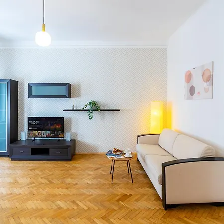 Spacious Near Dancing House & Wenceslas Square *