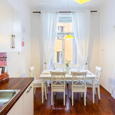 Apartamento Spacious Near Dancing House & Wenceslas Square Praga