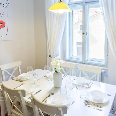 Spacious Near Dancing House & Wenceslas Square *