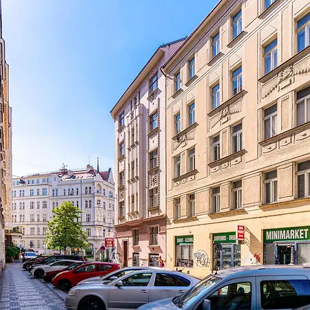 Spacious Near Dancing House & Wenceslas Square Apartamento *